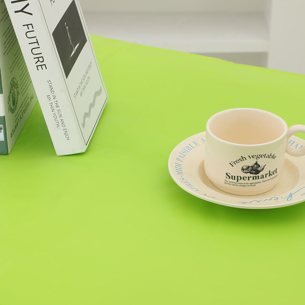 Disposable solid green PE plastic tablecloth, waterproof and oil-proof,
